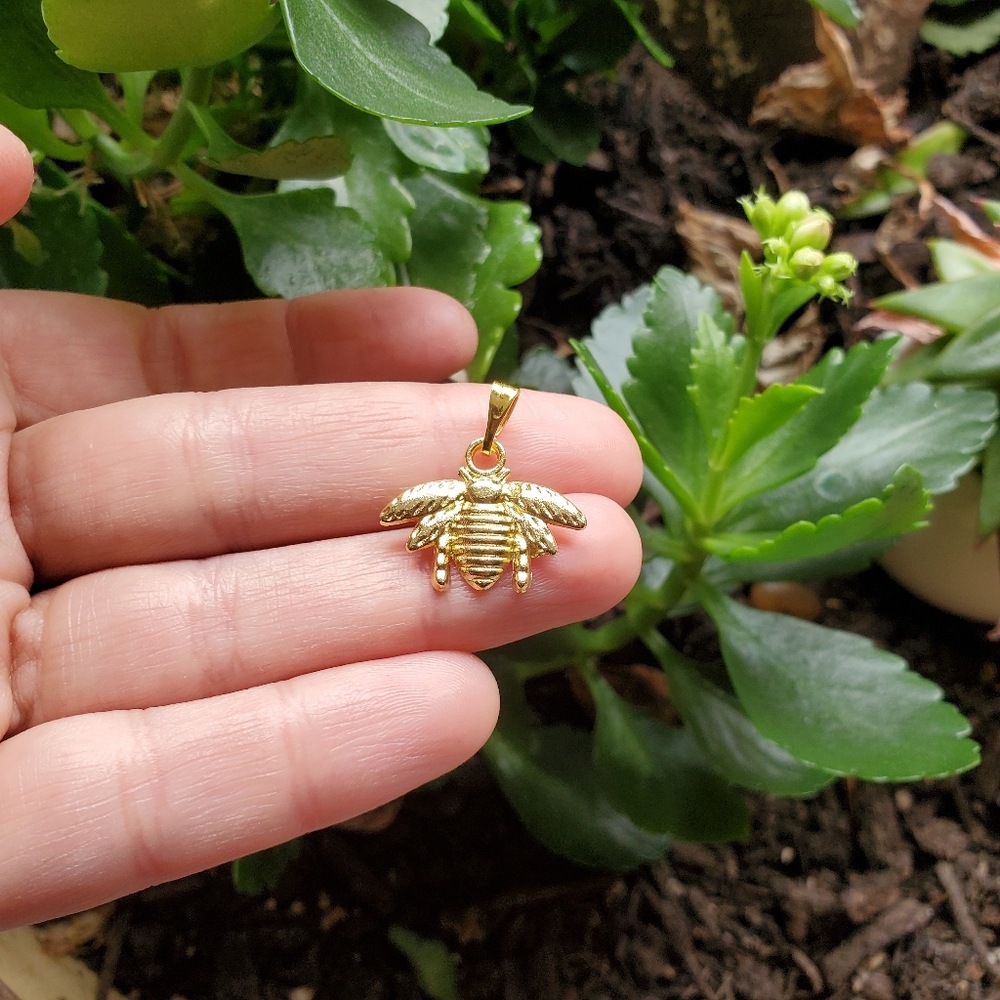 New Gold Bee Charm / Pendant - Picture 6 of 13